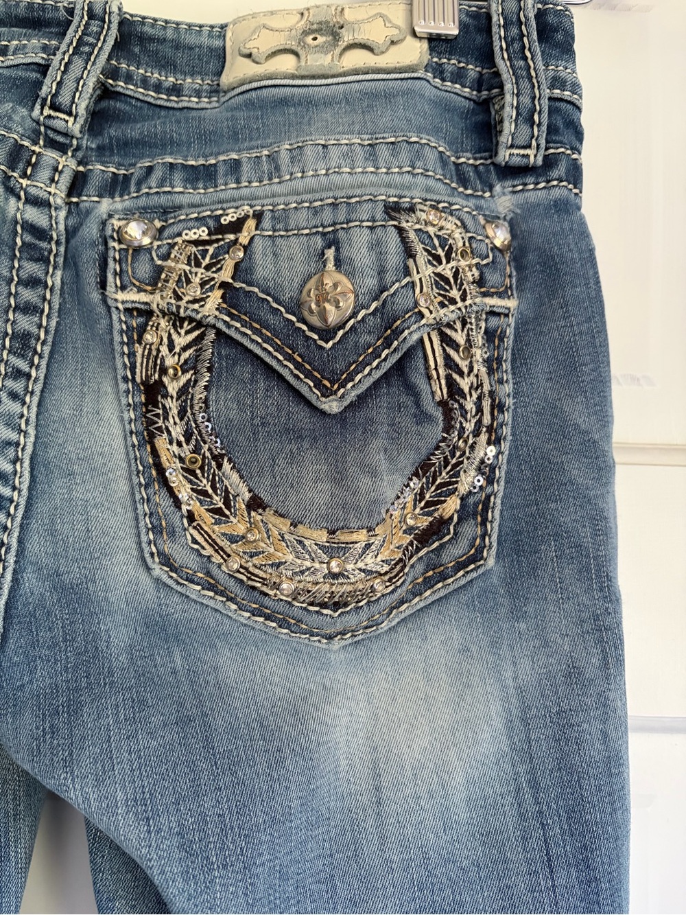 Miss Me Mid Rise Light Blue Straight Leg Jeans Sz 27 Embellishments on Pockets - Picture 8 of 12